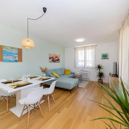 Deluxe Apartment *