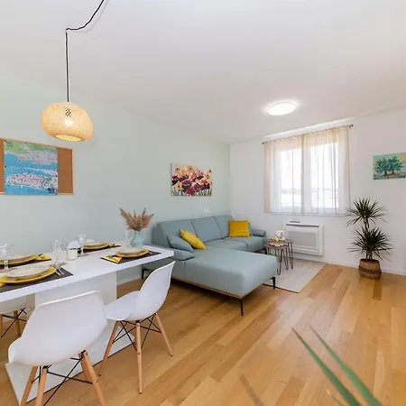 Deluxe Apartment *
